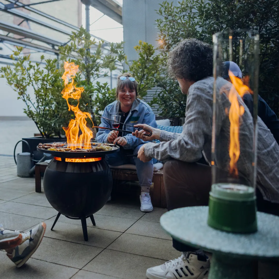 Design-Feuerschale im Outdoor-Bereich