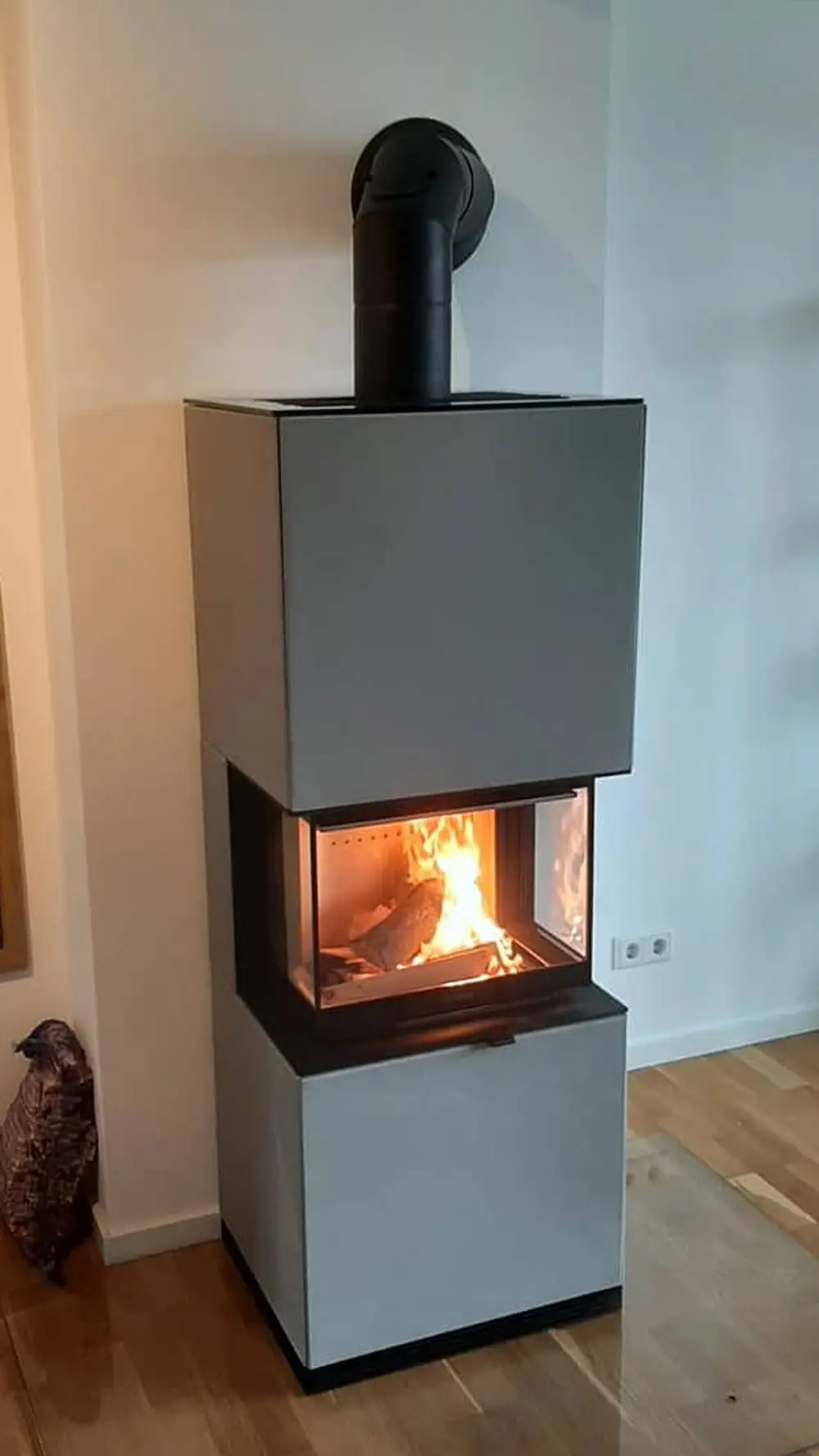 Moderner Speicherofen Grau